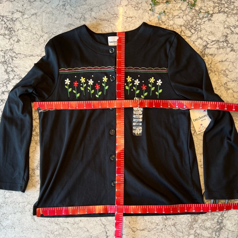 Breckenridge NWT Black Button Down Sweater with Flower Accents - Size LP - Picture 5 of 12